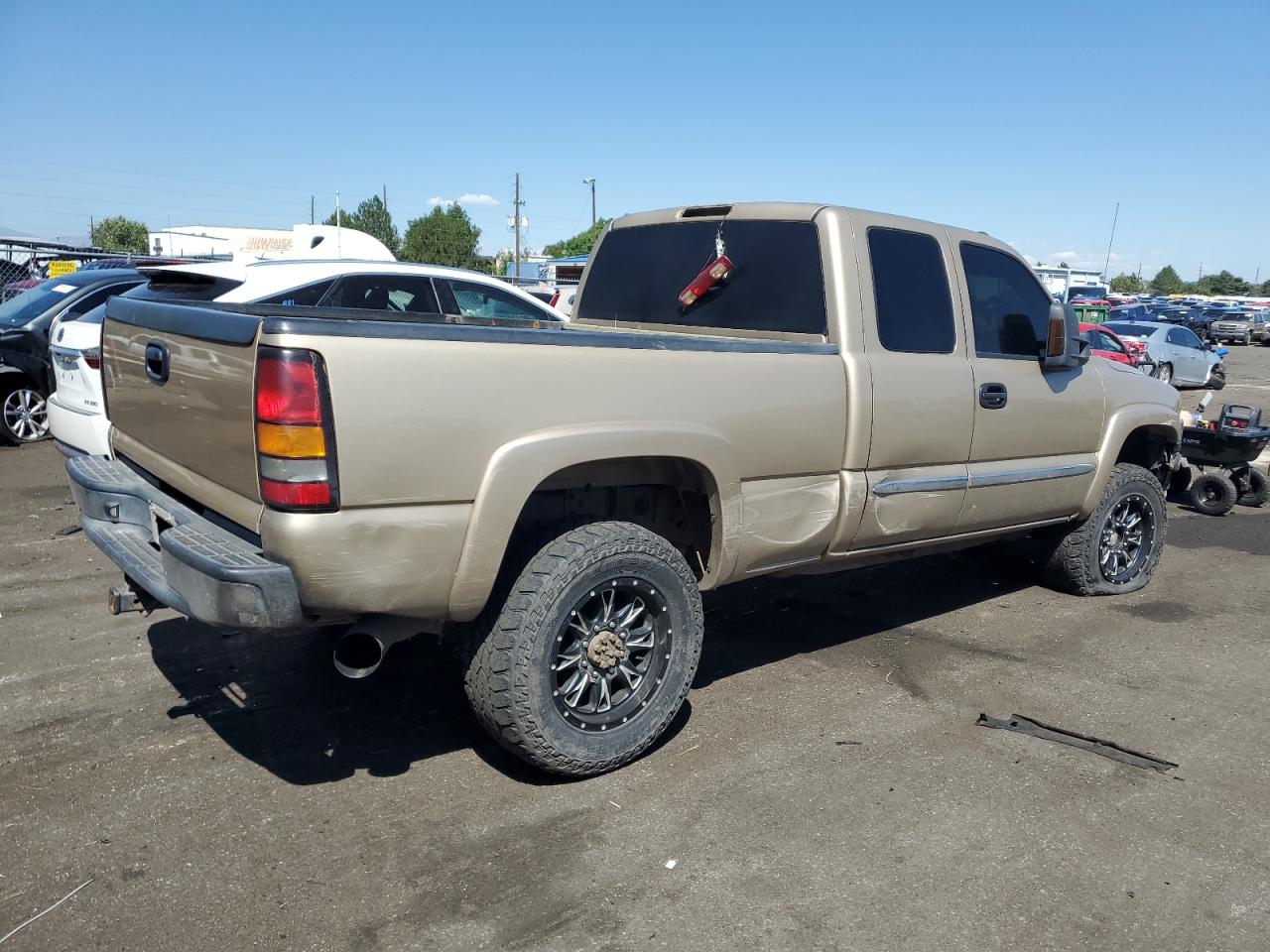 2004 GMC Sierra VIN 1GTHK29214E337427 Copart auction photo, all over damage thumbnail 3