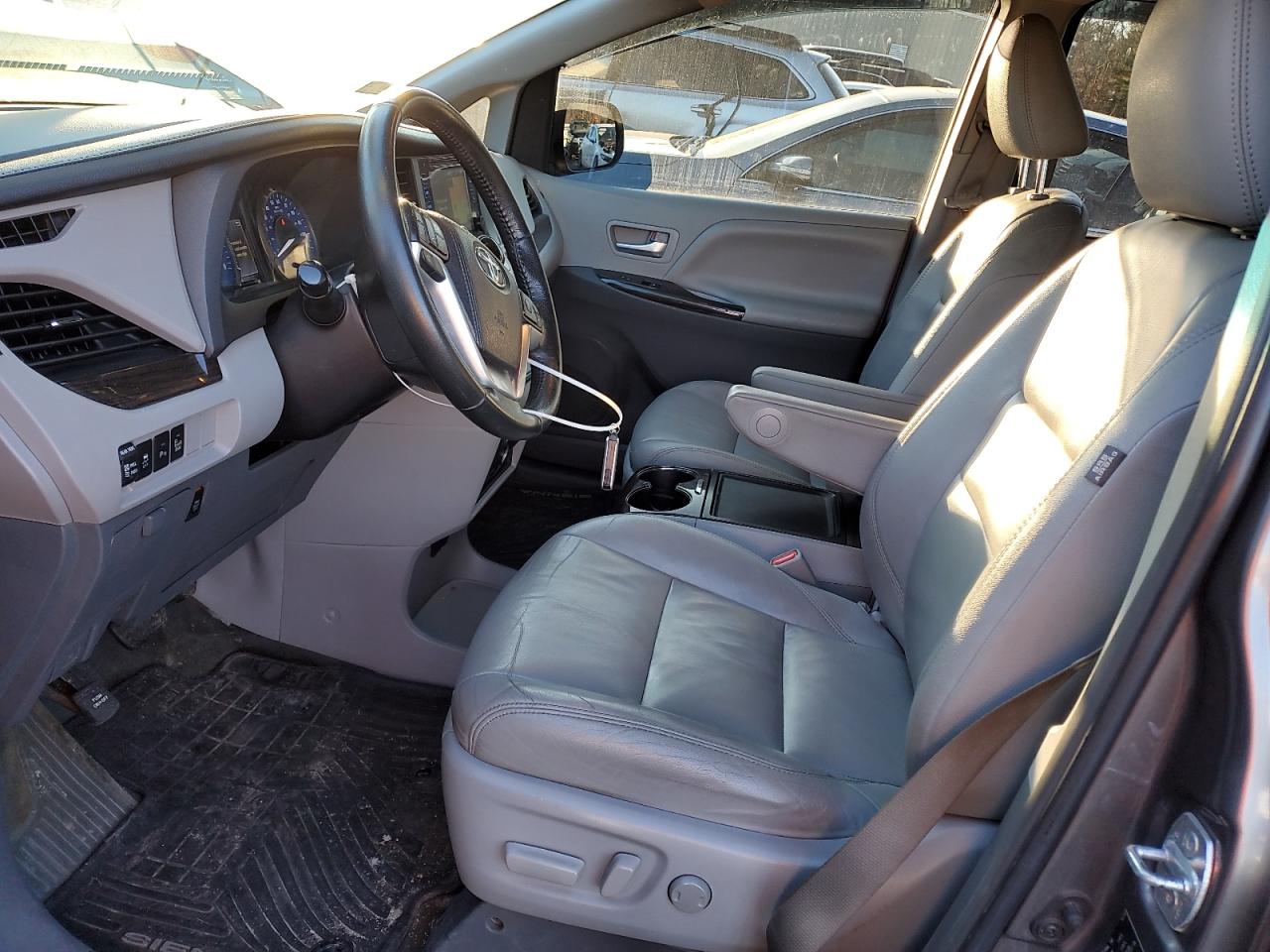 2015 Toyota Sienna VIN 5TDDK3DC5FS126281 Copart auction photo, front end damage thumbnail 7