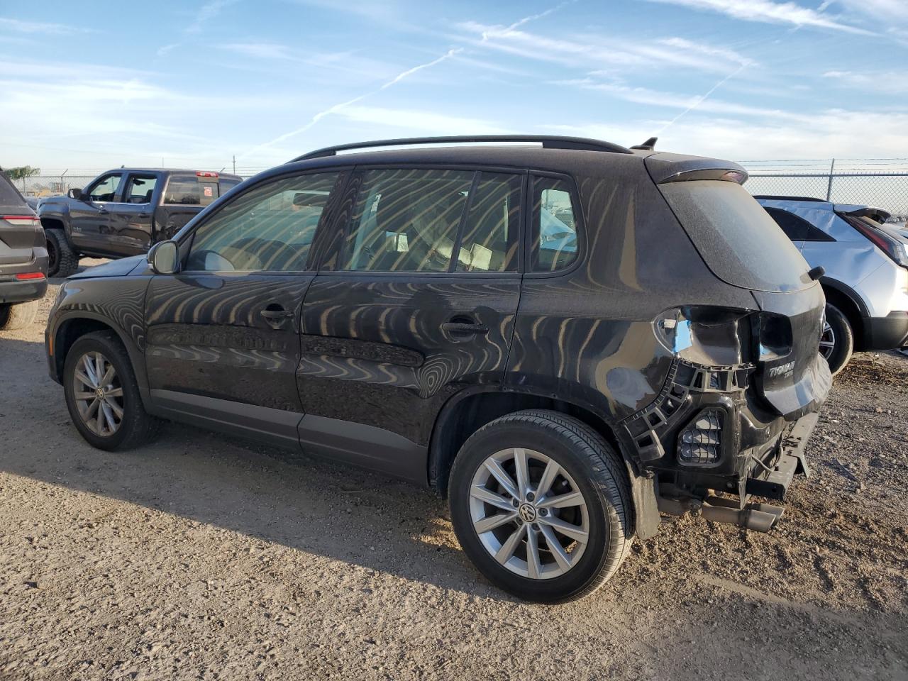 2017 Volkswagen Tiguan VIN WVGAV7AX0HK052914 Copart auction photo, rear end / minor dent/scratches damage thumbnail 2