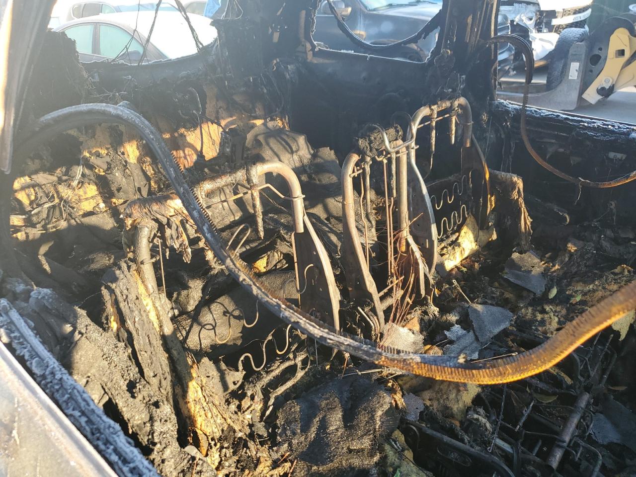 2018 KIA Sedona VIN KNDMB5C13J6363128 Copart auction photo, burn damage thumbnail 11