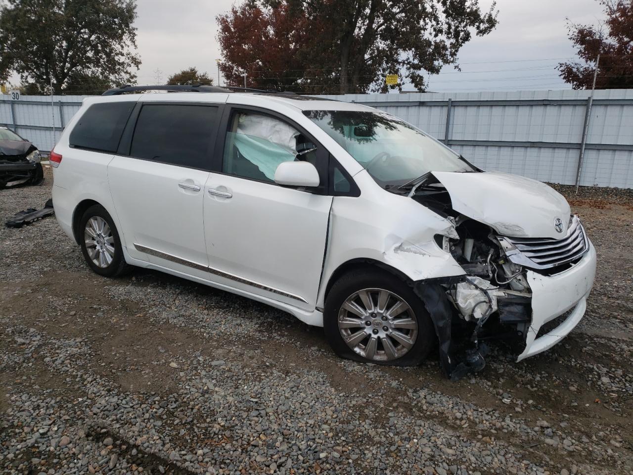 2012 Toyota Sienna VIN 5TDYK3DC3CS218325 Copart auction photo, front end damage thumbnail 4