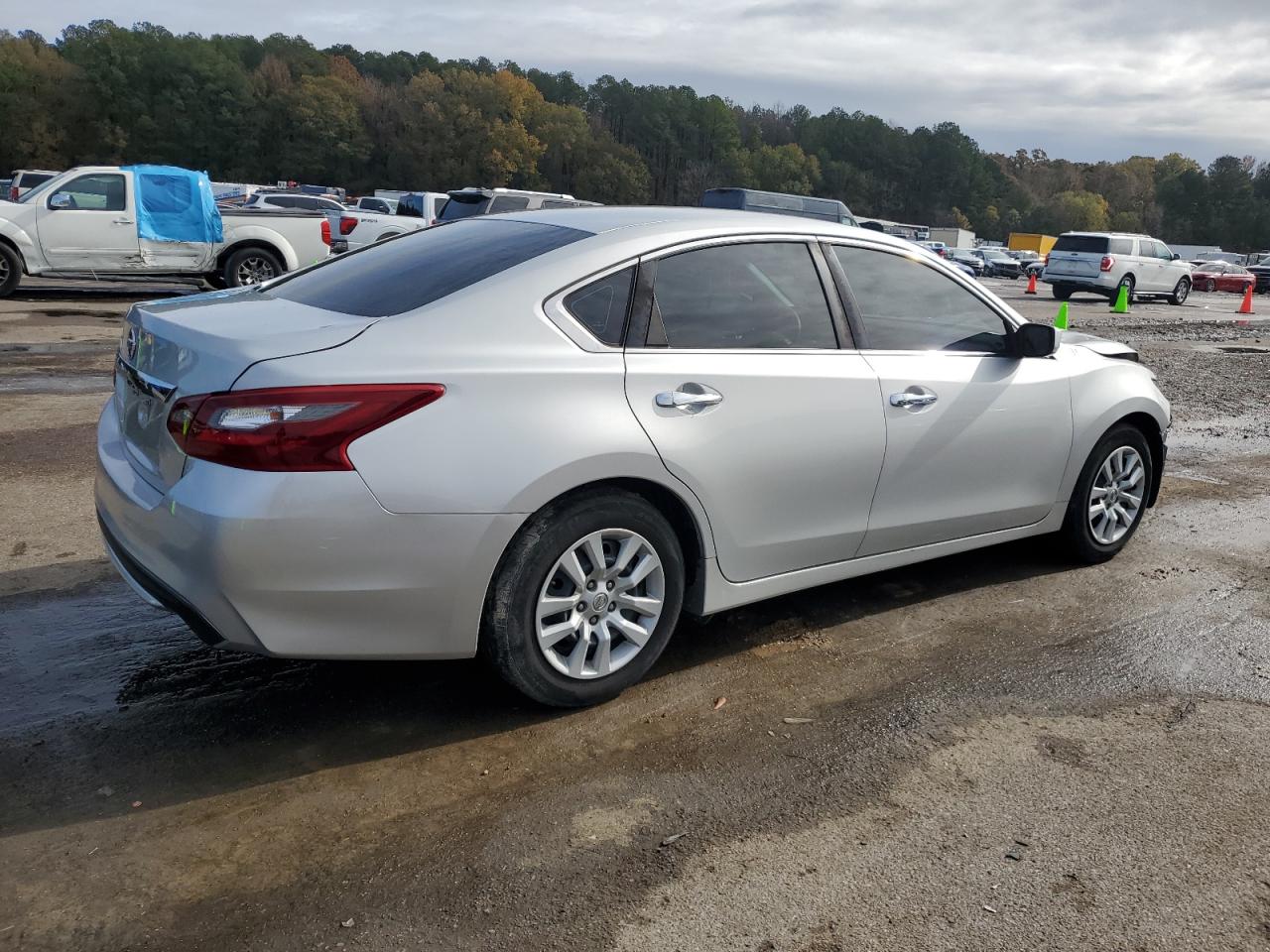 2018 Nissan Altima VIN 1N4AL3AP0JC161821 Copart auction photo, front end / minor dent/scratches damage thumbnail 3
