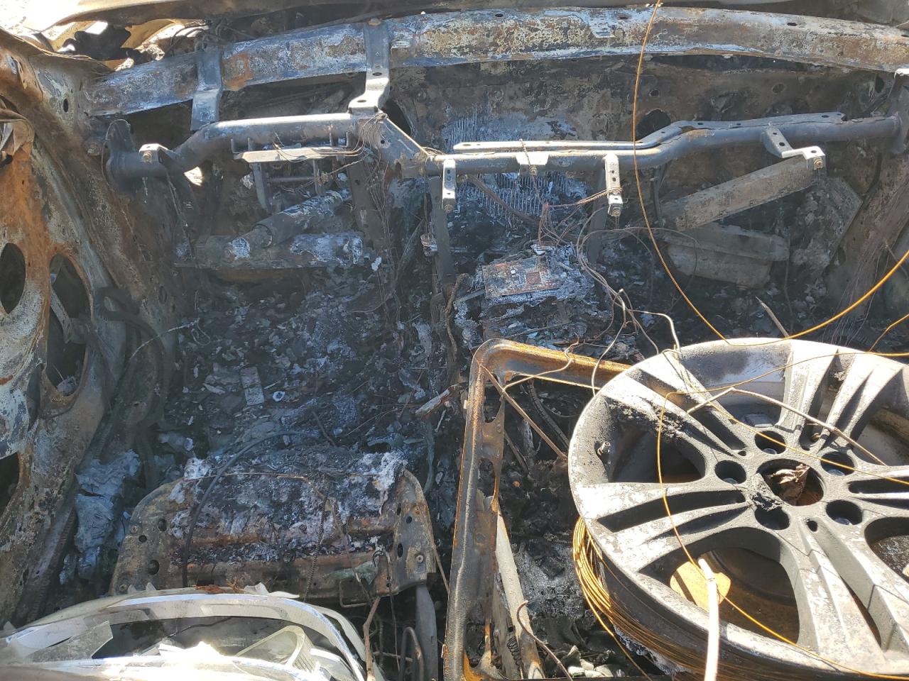 2016 BMW 3er VIN WBA8E9C55GK647960 Copart auction photo, burn damage thumbnail 8