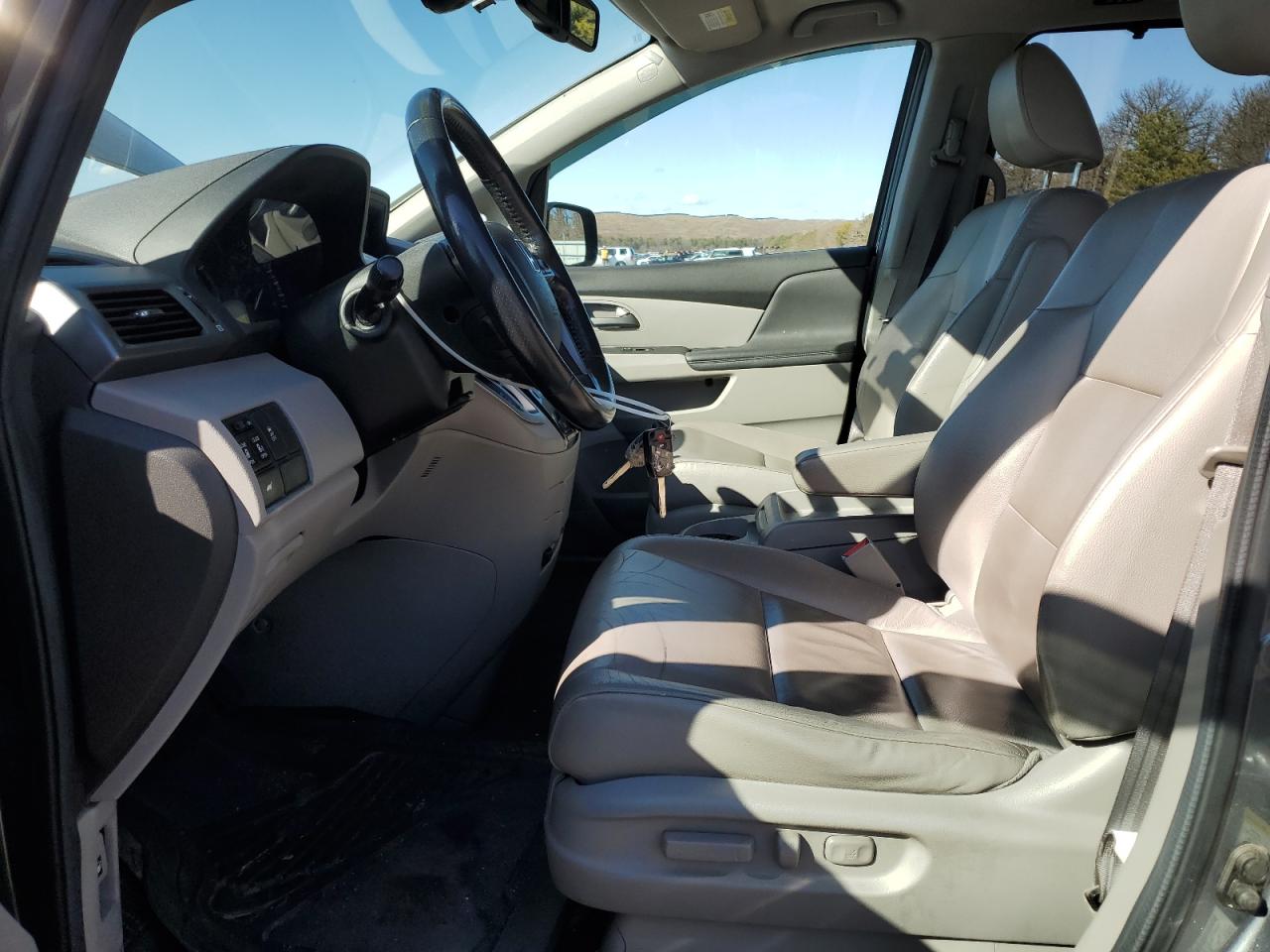 2013 Honda Odyssey VIN 5FNRL5H60DB063983 Copart auction photo, minor dent/scratches damage thumbnail 7