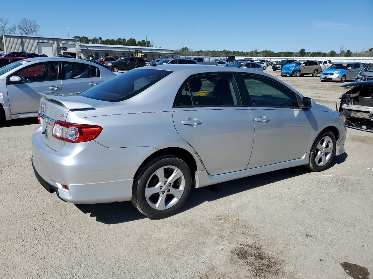 2011 Toyota Corolla VIN 2T1BU4EE2BC696524 Copart auction photo, side / front end damage thumbnail 3