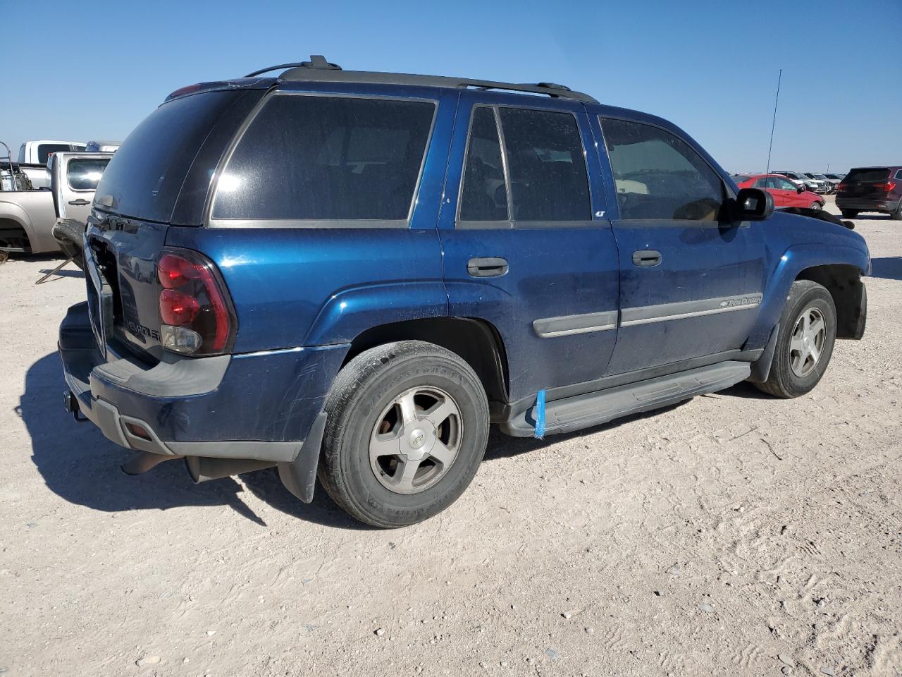 2002 Chevrolet TrailBlazer VIN 1GNDS13S522238844 Copart auction photo, front end / undercarriage damage thumbnail 3