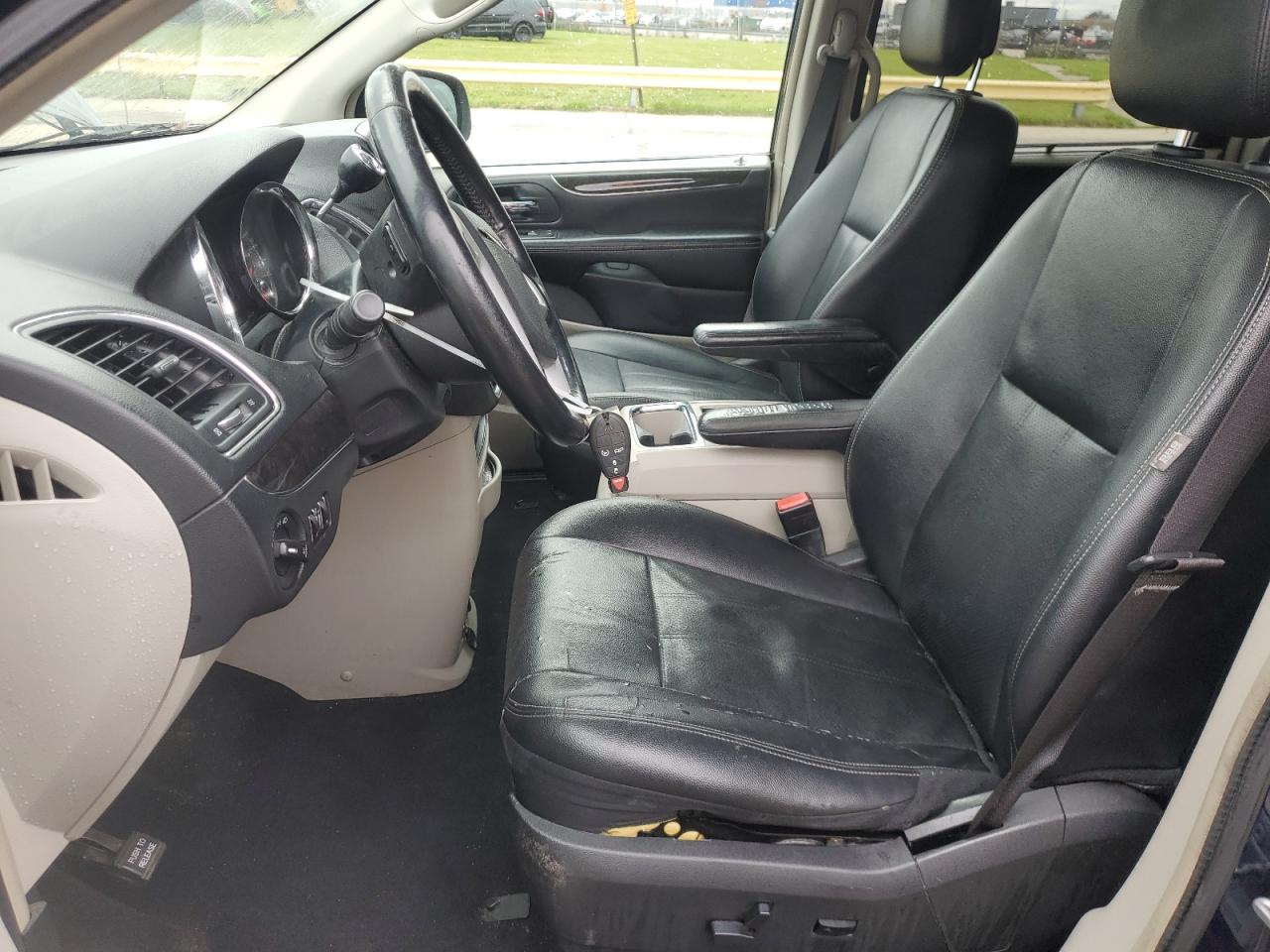 2016 Chrysler Town & Country VIN 2C4RC1CG6GR174832 Copart auction photo, front end damage thumbnail 7