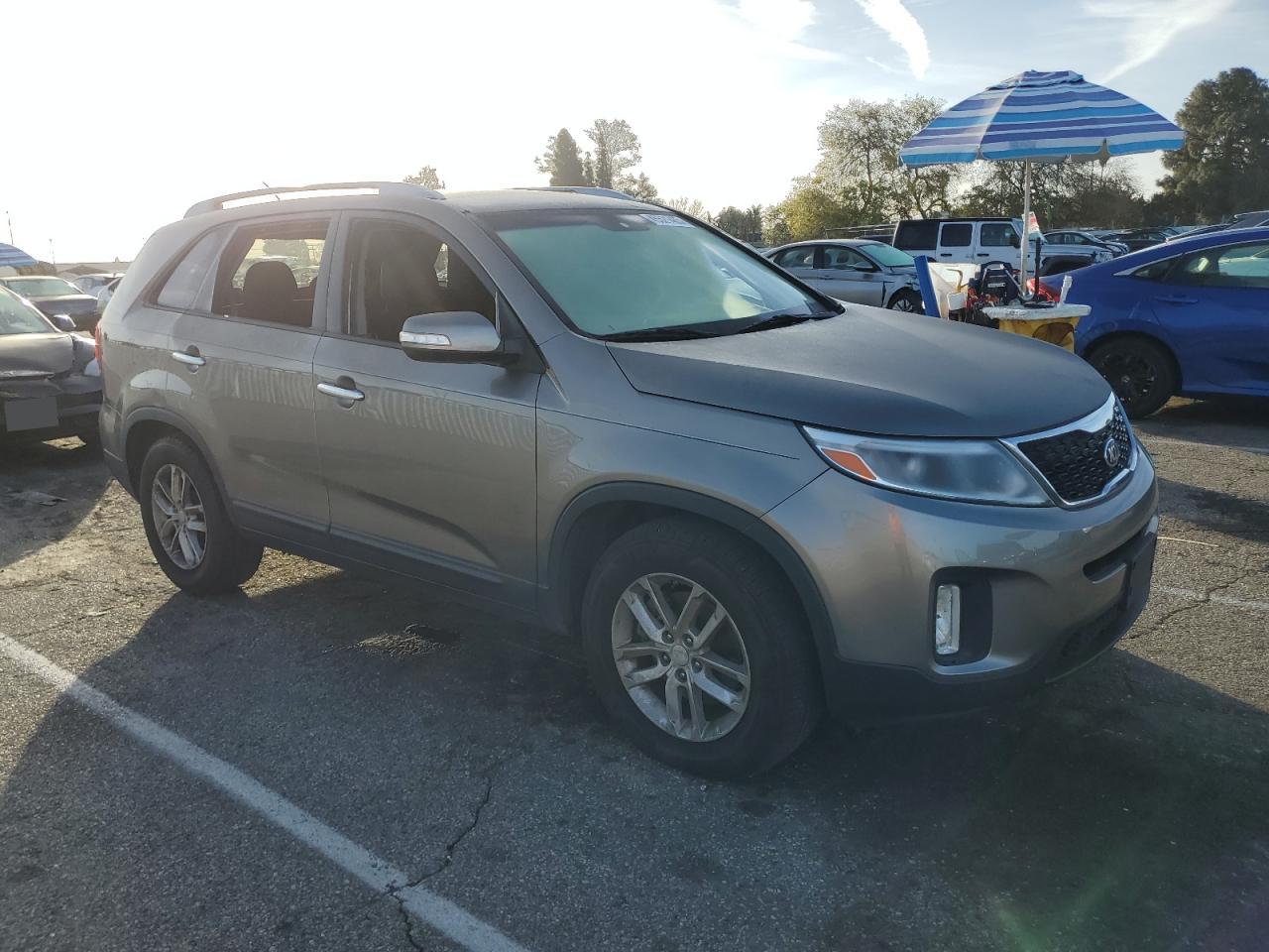 2014 KIA Sorento VIN 5XYKT3A66EG483659 Copart auction photo, vandalism / minor dent/scratches damage thumbnail 4