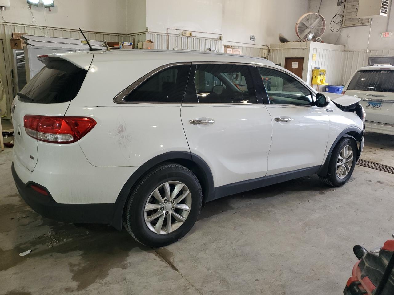 2017 KIA Sorento VIN 5XYPG4A36HG194369 Copart auction photo, front end damage thumbnail 3