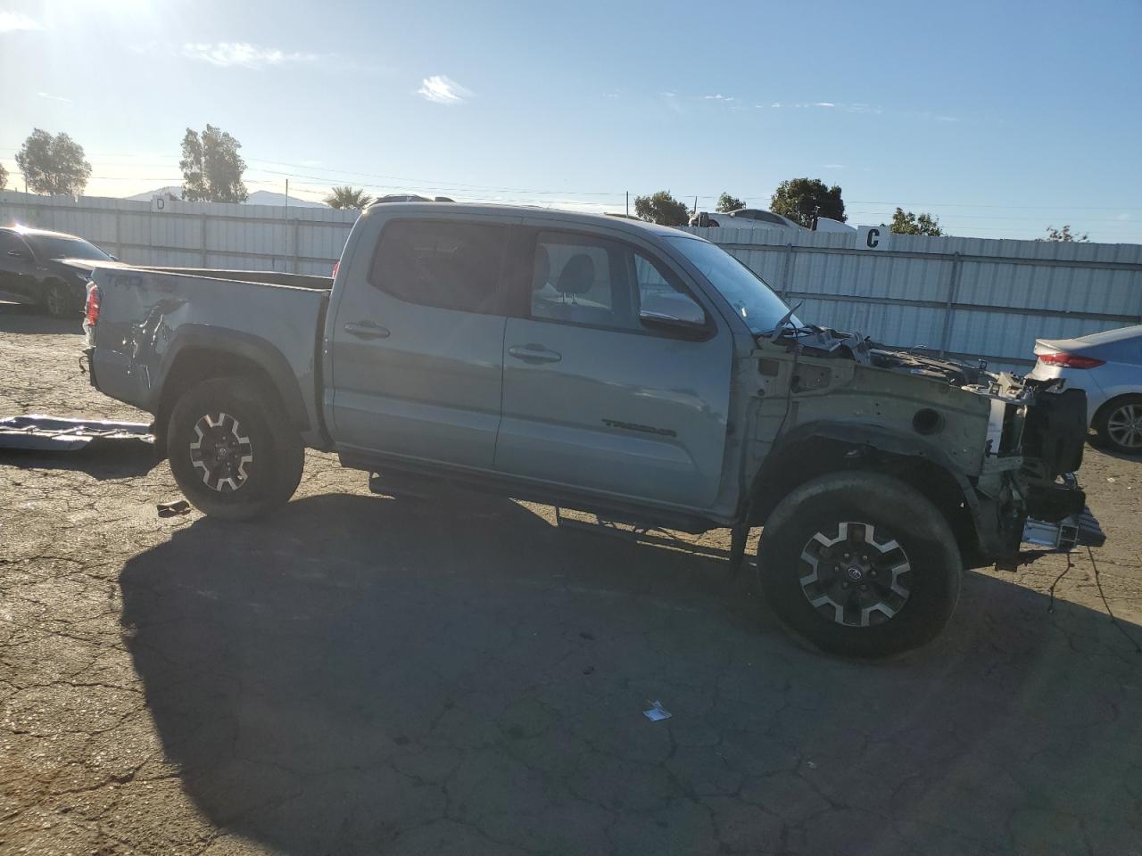 2022 Toyota Tacoma VIN 3TMCZ5AN5NM531029 Copart auction photo, front end / rear end damage thumbnail 4