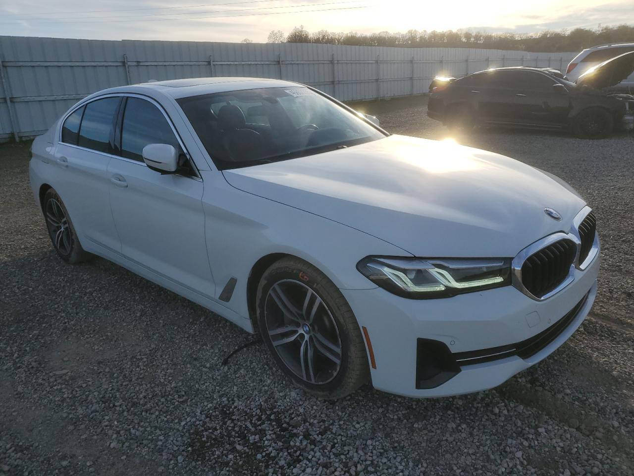 2021 BMW 5er VIN WBA13BJ09MWW90983 Copart auction photo, minor dent/scratches damage thumbnail 4