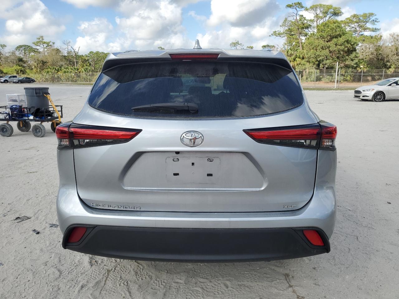2021 Toyota Highlander VIN 5TDGZRAHXMS058228 Copart auction photo, front end / minor dent/scratches damage thumbnail 6