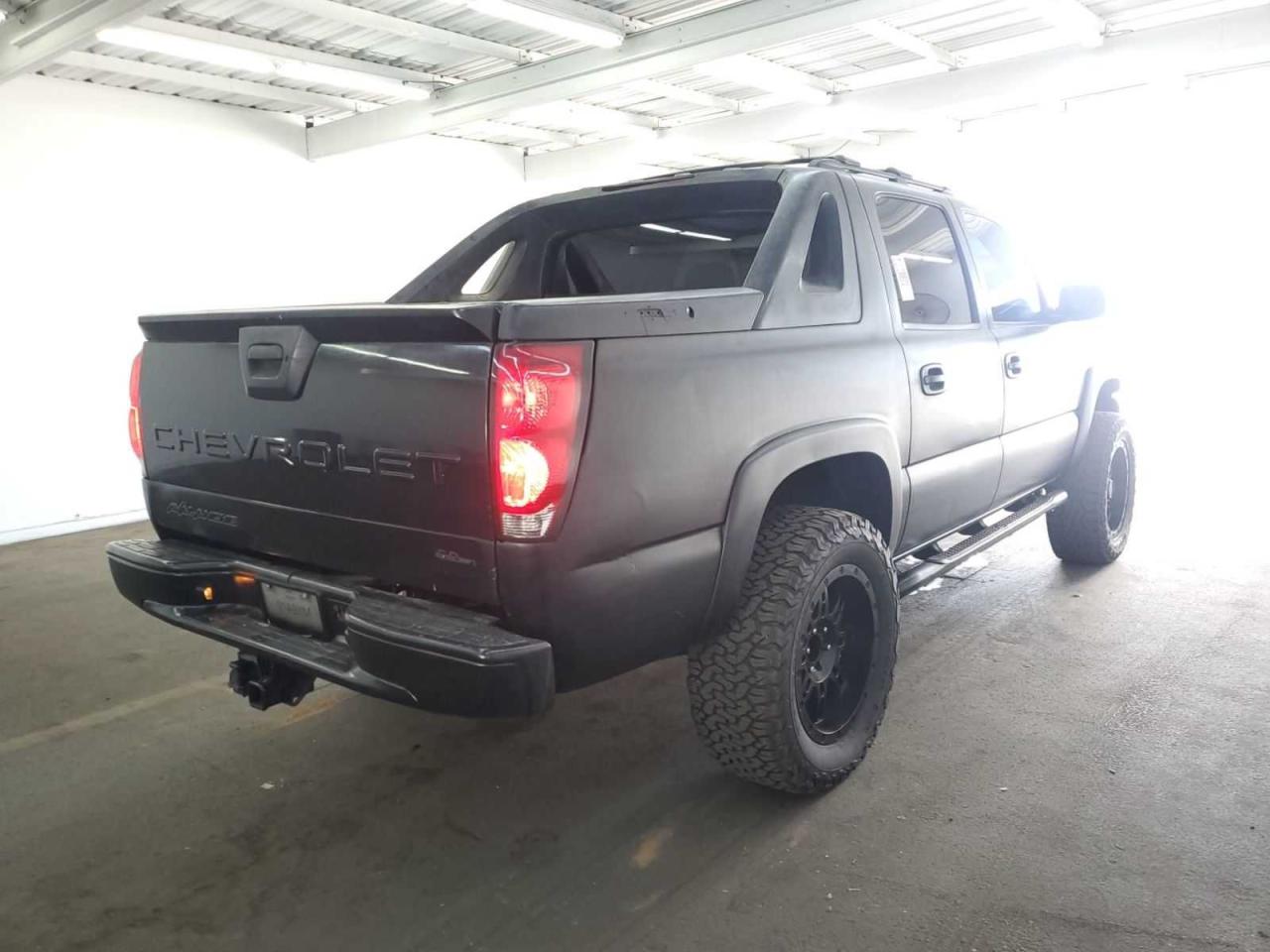 2005 Chevrolet Avalanche VIN 3GNEK12ZX5G262362 Copart auction photo, minor dent/scratches / normal wear damage thumbnail 4