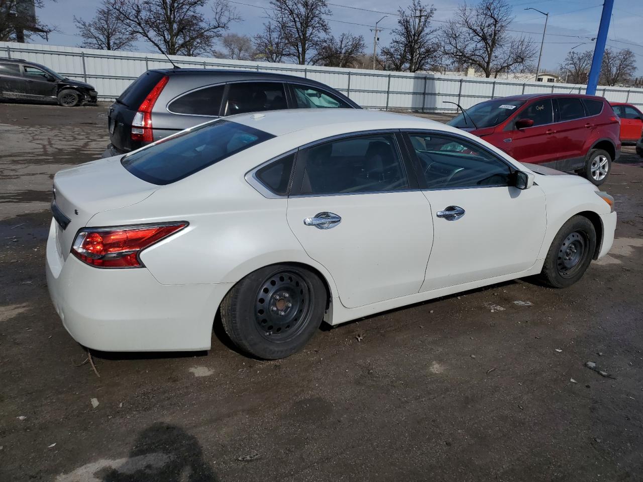 2015 Nissan Altima VIN 1N4AL3AP4FN335109 Copart auction photo, rear end / undercarriage damage thumbnail 3