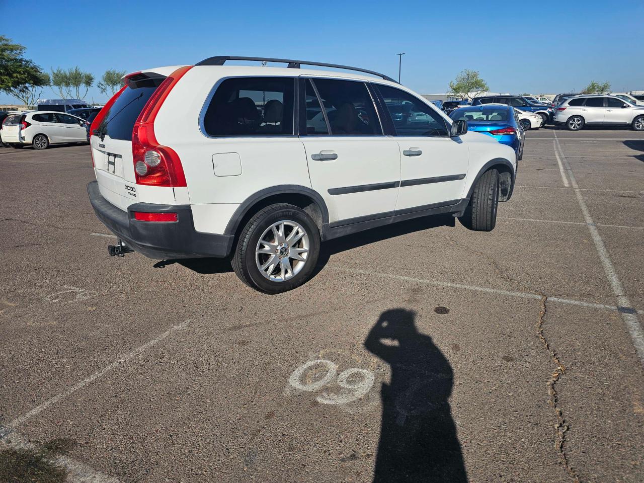 2004 Volvo XC90 VIN YV1CZ91H041042075 Copart auction photo, normal wear / minor dent/scratches damage thumbnail 4