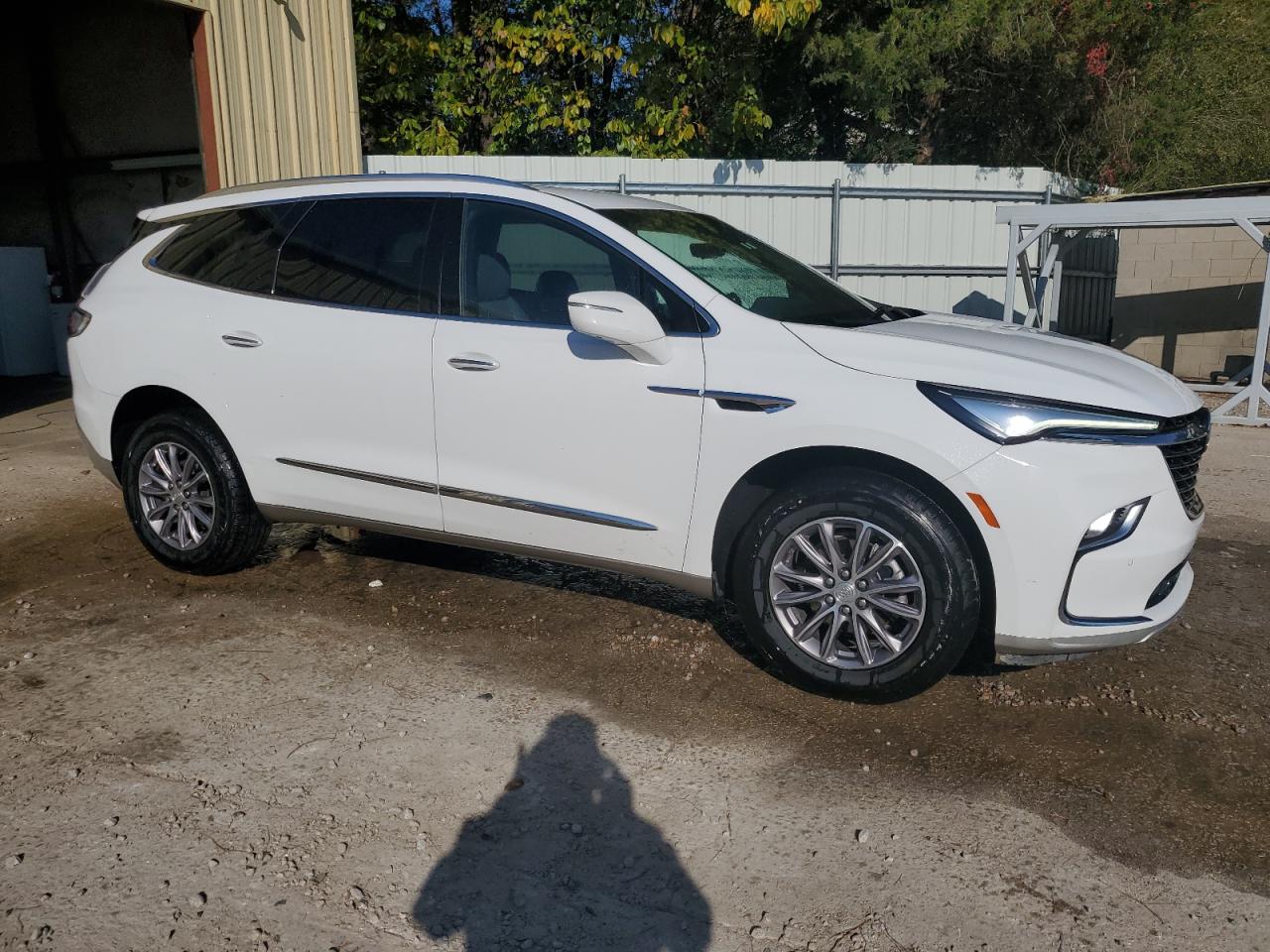 2022 Buick Enclave VIN 5GAERCKW4NJ124984 Copart auction photo, rear end / side damage thumbnail 4