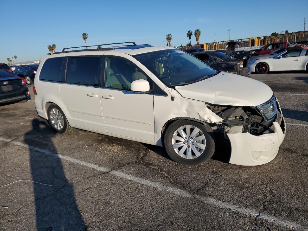 2012 Volkswagen Routan VIN 2C4RVACG3CR293961 Copart auction photo, front end / undercarriage damage thumbnail 4
