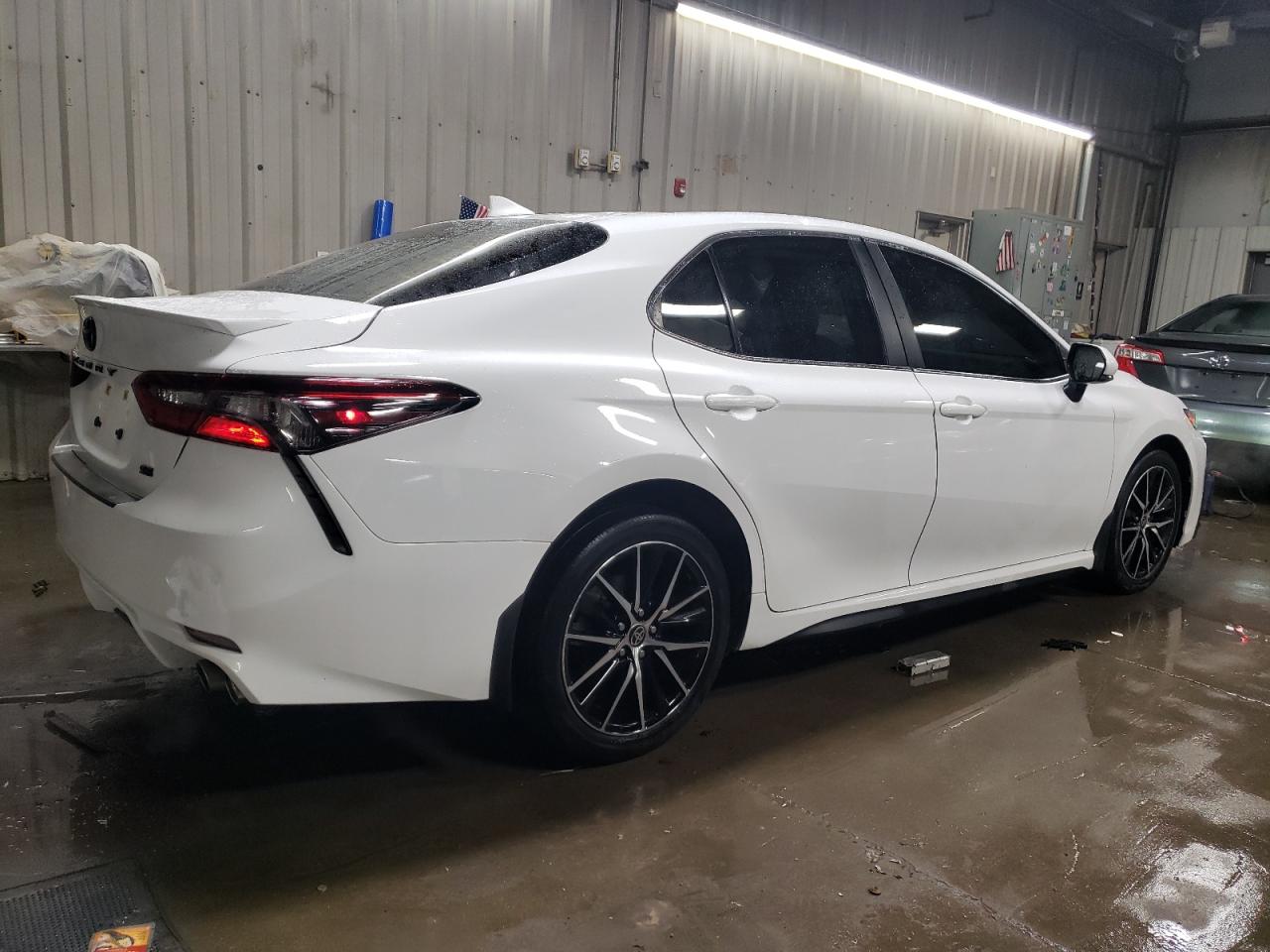 2022 Toyota Camry VIN 4T1G11AK2NU646461 Copart auction photo, side / front end damage thumbnail 3