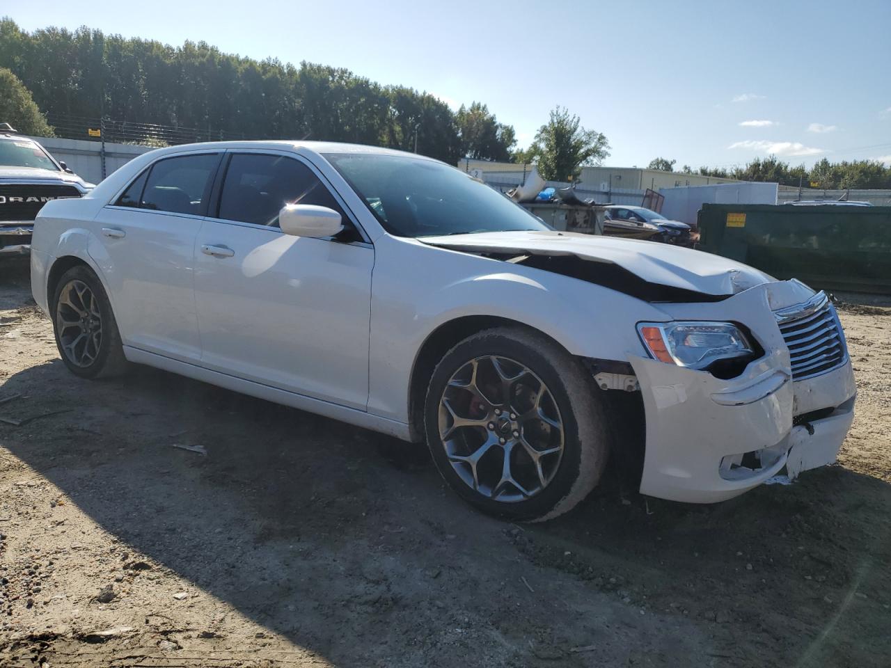 2014 Chrysler 300 VIN 2C3CCAAG4EH257885 Copart auction photo, front end / side damage thumbnail 4