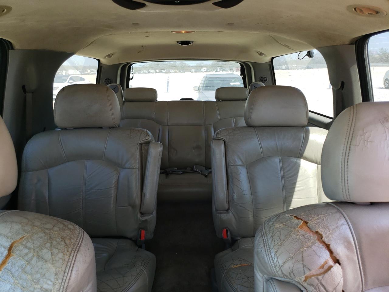 2001 Chevrolet Suburban VIN 3GNEC16T81G252121 Copart auction photo, normal wear / minor dent/scratches damage thumbnail 10