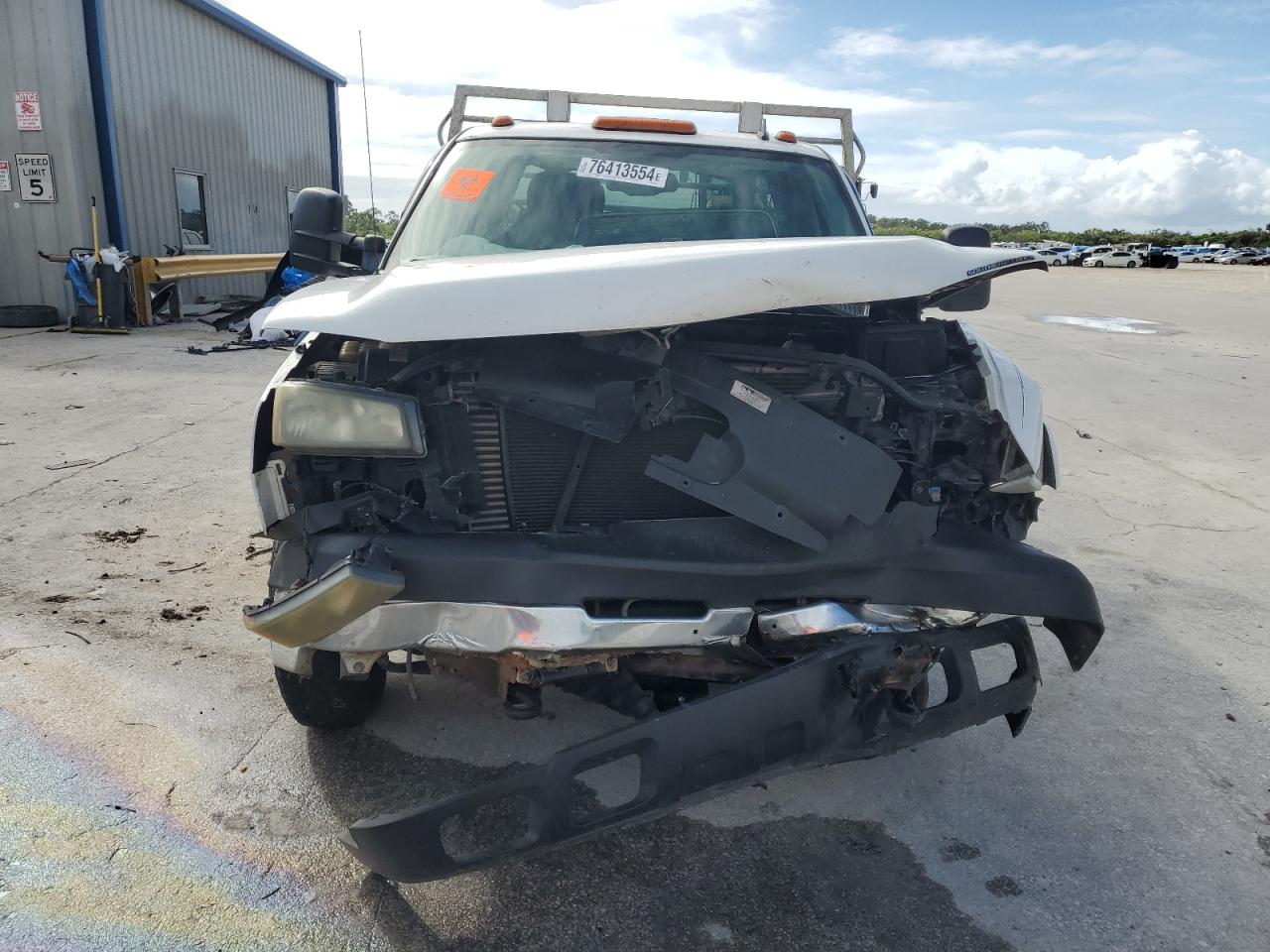 2007 Chevrolet Silverado VIN 1GCJK33D47F150182 Copart auction photo, front end / minor dent/scratches damage thumbnail 5