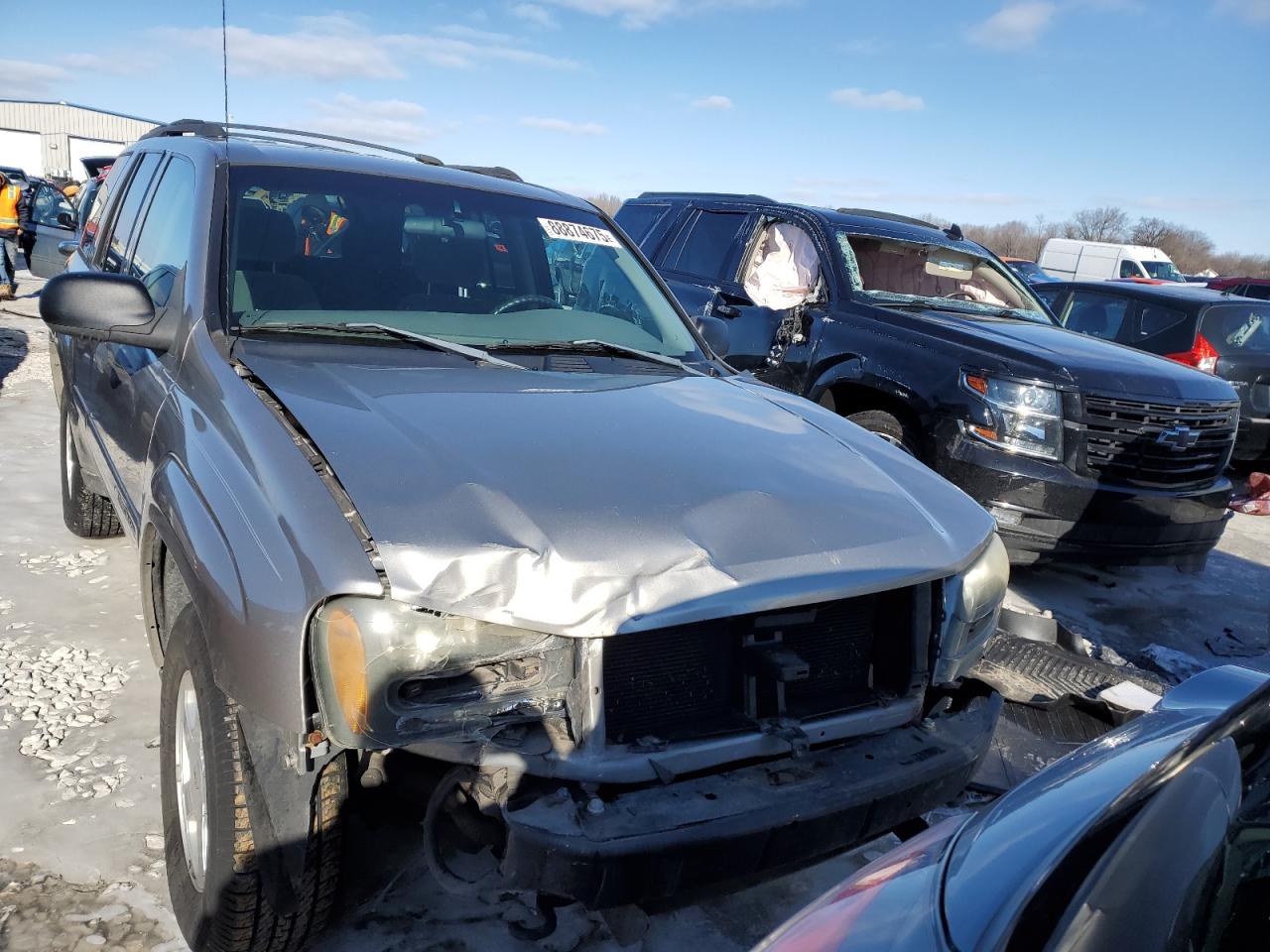 2002 Chevrolet TrailBlazer VIN 1GNDT13S322436318 Copart auction photo, front end damage thumbnail 5