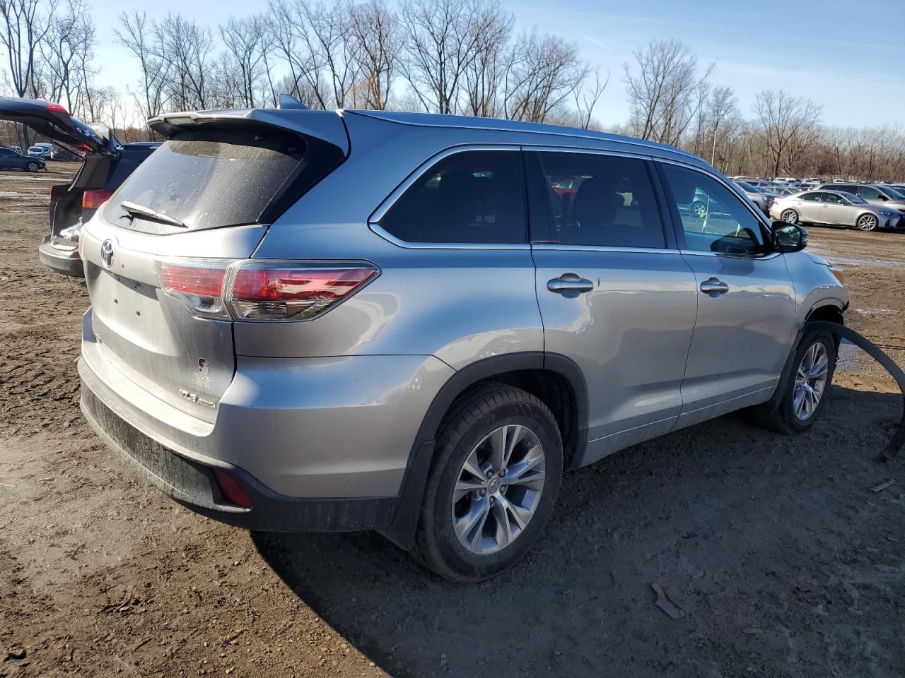 2015 Toyota Highlander VIN 5TDJKRFH6FS185256 Copart auction photo, front end / side damage thumbnail 3