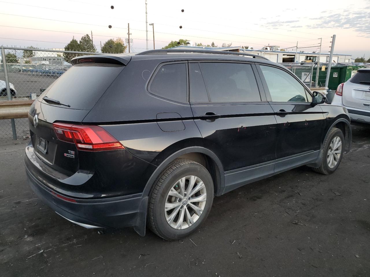 2018 Volkswagen Tiguan VIN 3VV0B7AX3JM102035 Copart auction photo, front end damage thumbnail 3