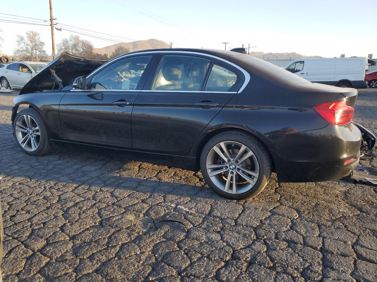 2017 BMW 3er VIN WBA8B9G36HNU53486 Copart auction photo, front end / side damage thumbnail 2
