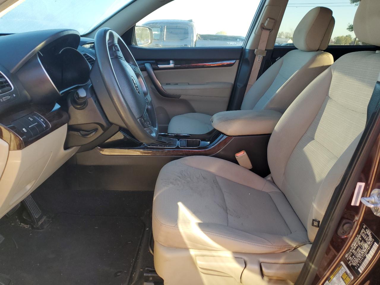 2015 KIA Sorento VIN 5XYKTCA66FG643850 Copart auction photo, front end damage thumbnail 7