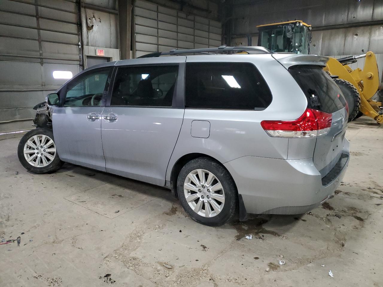 2014 Toyota Sienna VIN 5TDDK3DC3ES091772 Copart auction photo, front end / undercarriage damage thumbnail 2