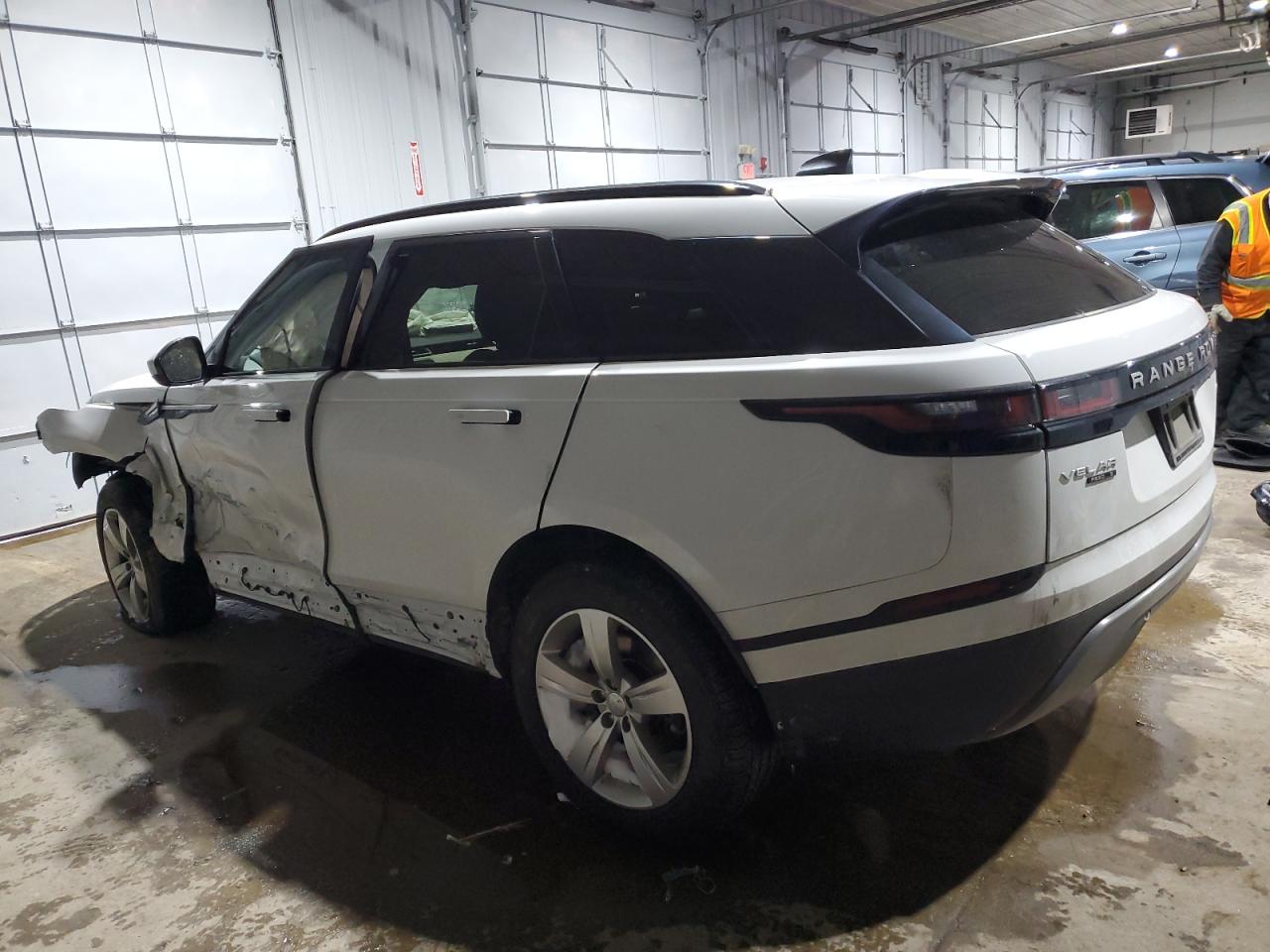 2019 Land Rover Range Rover VIN SALYB2EX0KA797693 Copart auction photo, side / front end damage thumbnail 2