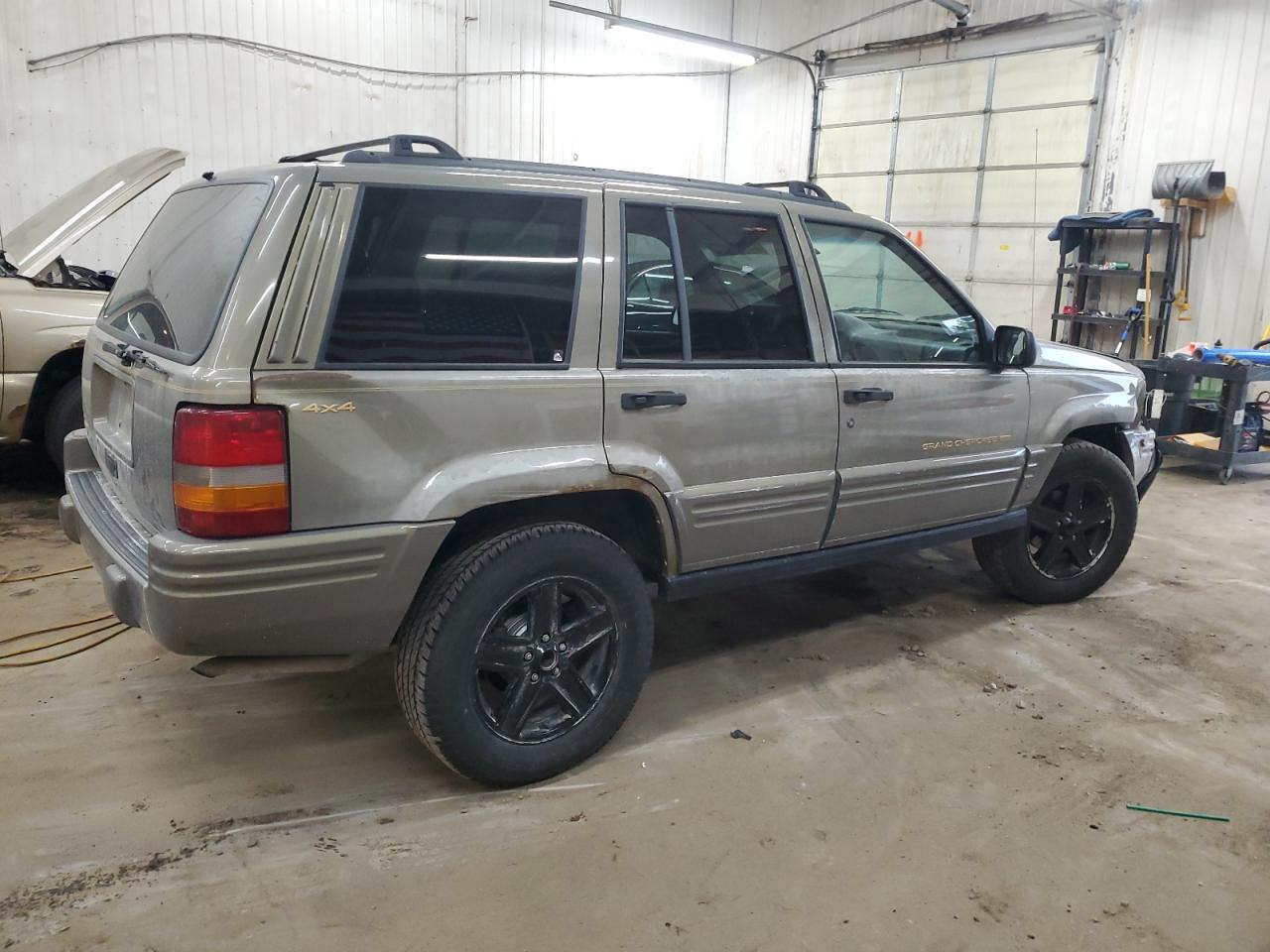 1996 Jeep Grand Cherokee VIN 1J4GZ78S5TC210710 Copart auction photo, front end / rear end damage thumbnail 3