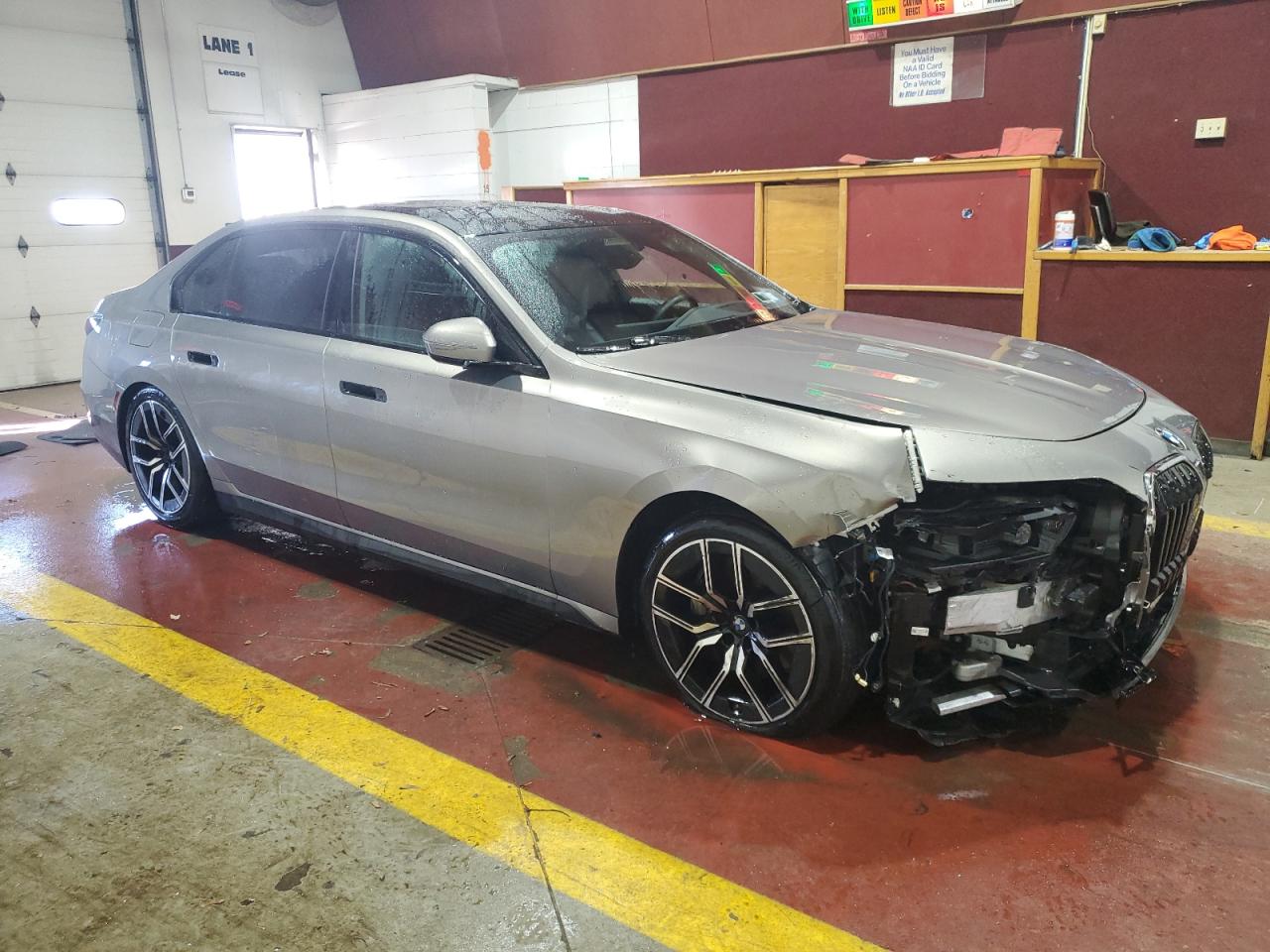 2024 BMW 7er VIN WBA33EH03RCS76249 Copart auction photo, front end / minor dent/scratches damage thumbnail 4