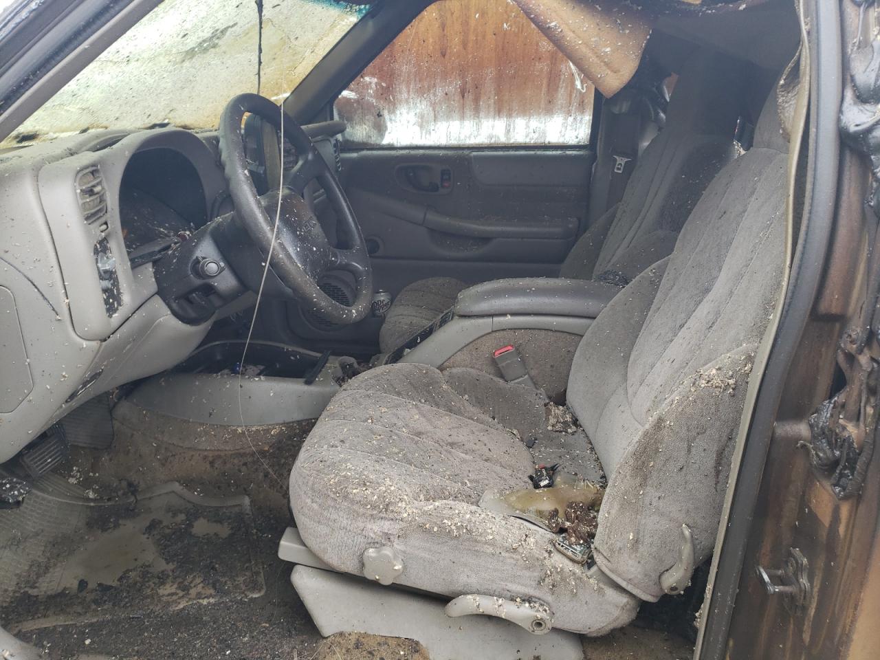 2001 GMC Sonoma VIN 1GTDT19W418197604 Copart auction photo, burn damage thumbnail 7