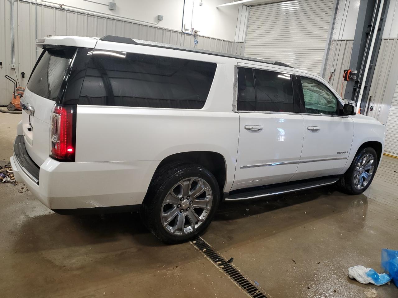 2016 GMC Yukon VIN 1GKS2HKJ5GR273145 Copart auction photo, front end damage thumbnail 3