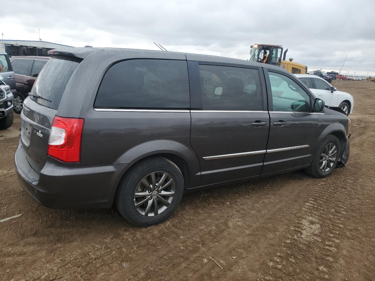 2015 Chrysler Town & Country VIN 2C4RC1HG5FR699937 Copart auction photo, front end damage thumbnail 3