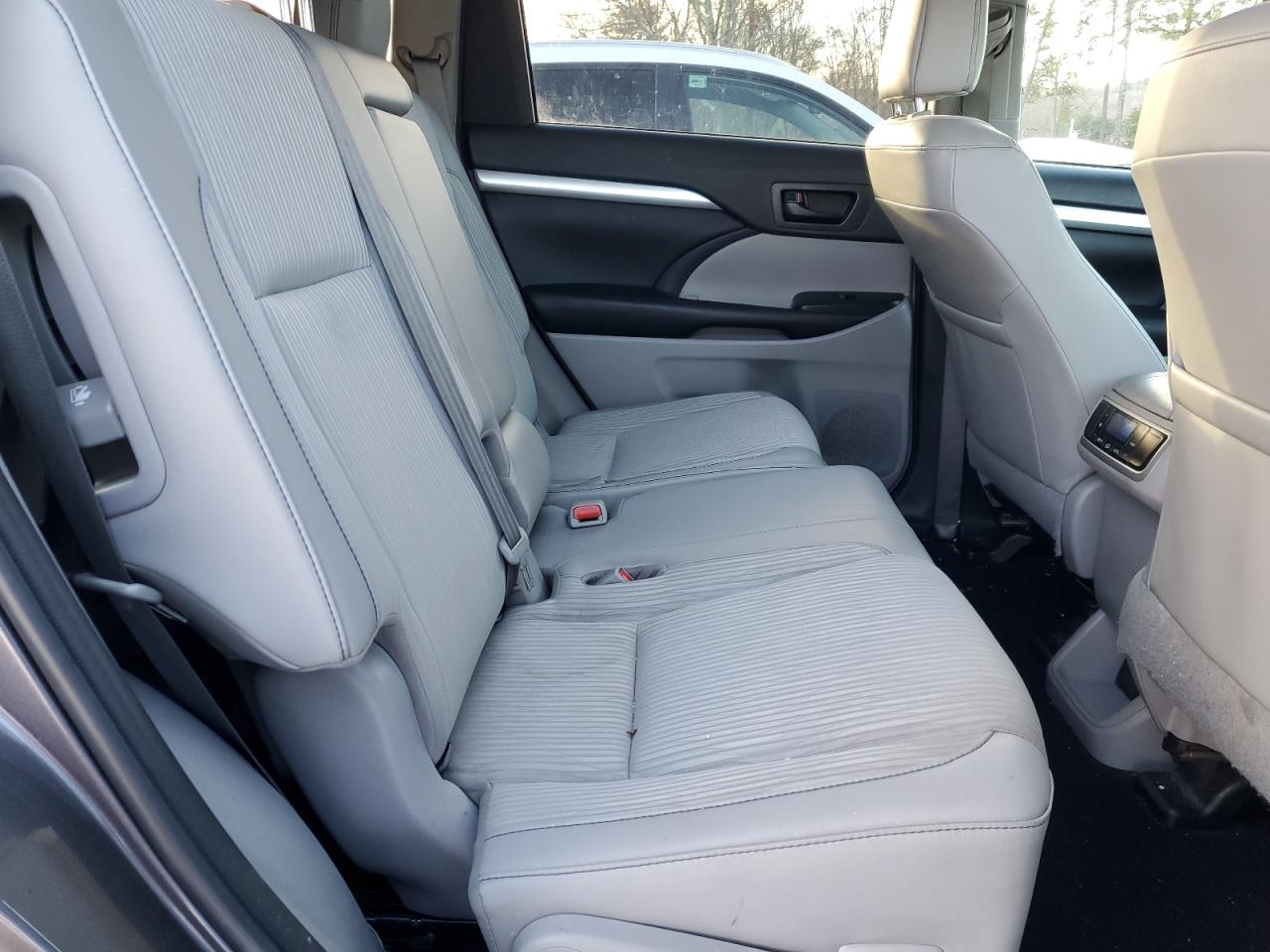 2019 Toyota Highlander VIN 5TDBZRFHXKS949913 Copart auction photo, side / front end damage thumbnail 11