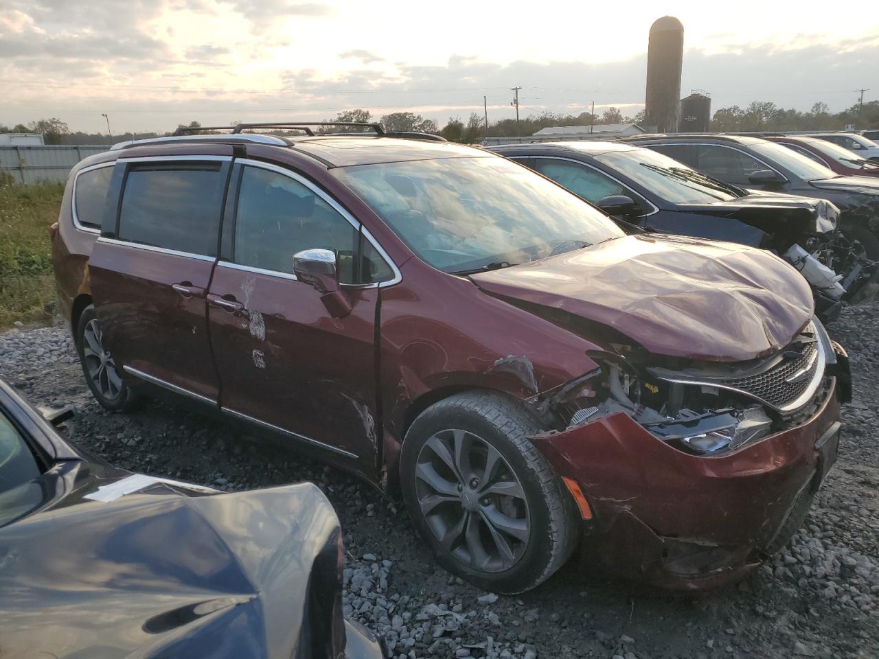 2017 Chrysler Pacifica VIN 2C4RC1GG5HR643212 Copart auction photo, side / front end damage thumbnail 4