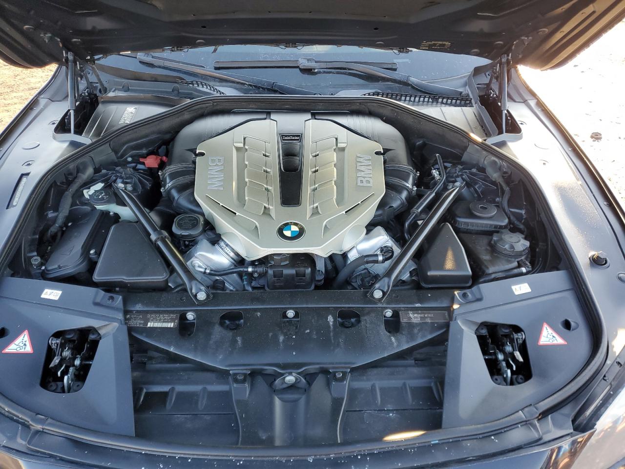 2010 BMW 7er VIN WBAKA8C58ACY35952 Copart auction photo, undercarriage damage thumbnail 11