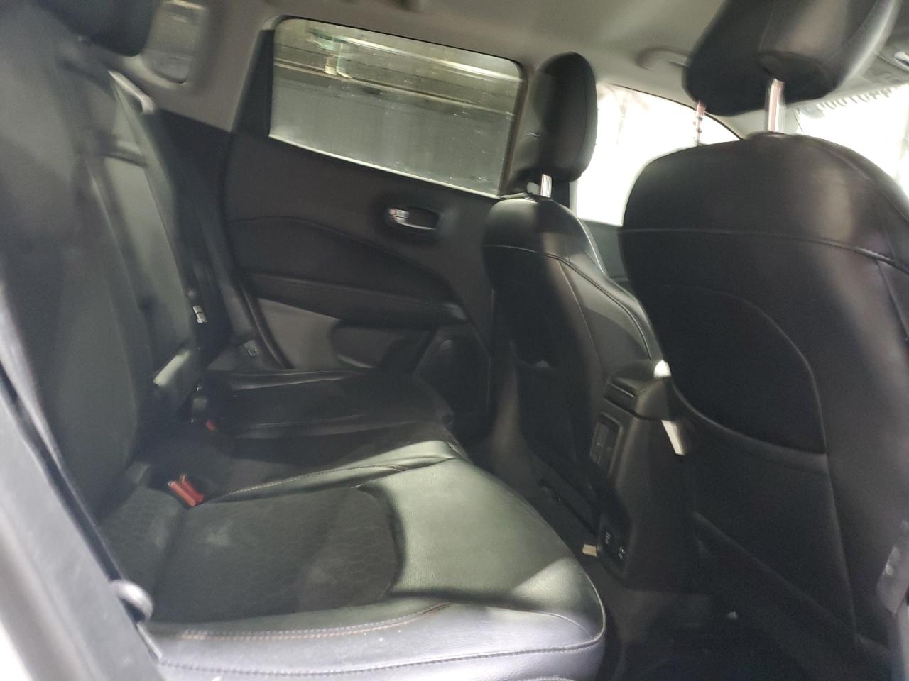 2018 Jeep Compass VIN 3C4NJDBB8JT116222 Copart auction photo, side / minor dent/scratches damage thumbnail 11