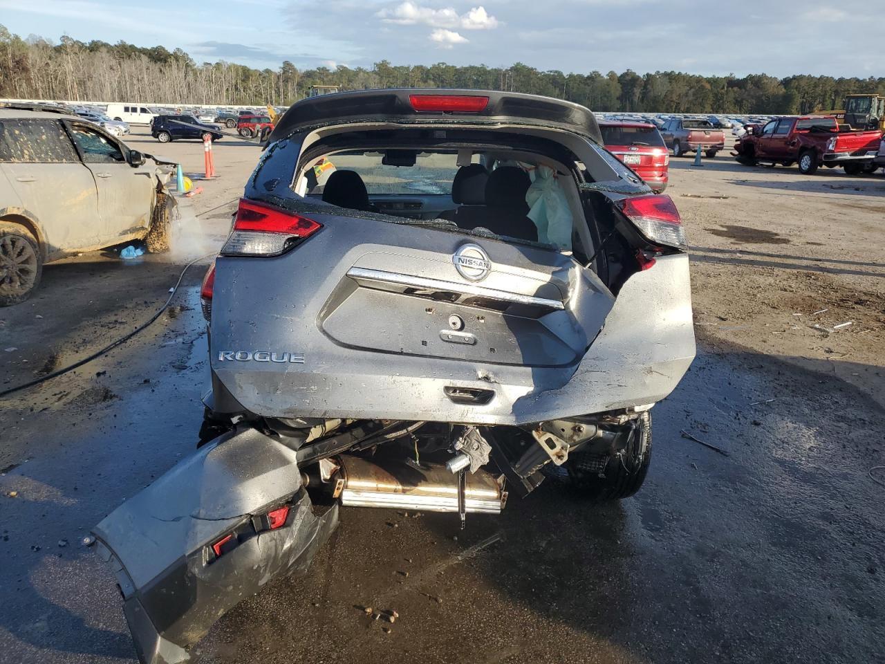 2017 Nissan Rogue VIN 5N1AT2MT4HC846391 Copart auction photo, rear end / front end damage thumbnail 6