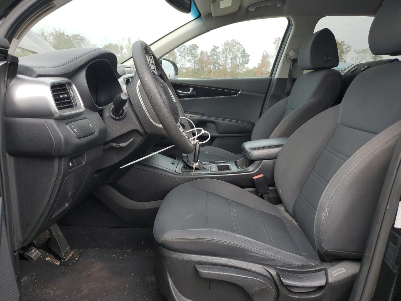 2019 KIA Sorento VIN 5XYPG4A33KG577323 Copart auction photo, front end / minor dent/scratches damage thumbnail 7