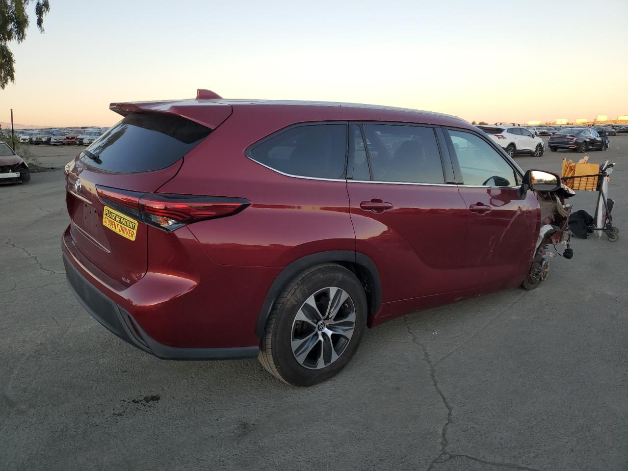 2022 Toyota Highlander VIN 5TDGZRAH2NS092455 Copart auction photo, all over damage thumbnail 3