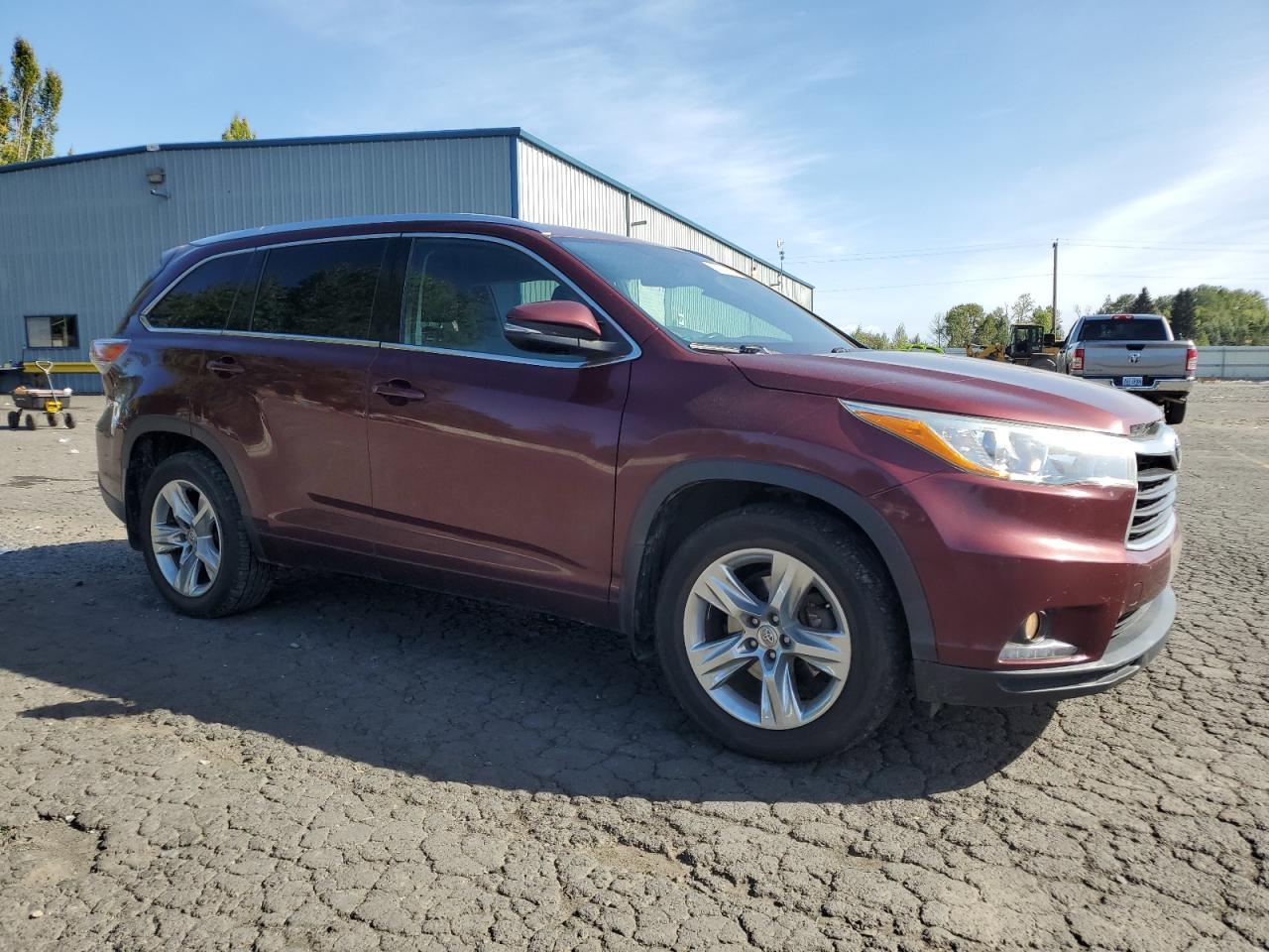 2014 Toyota Highlander VIN 5TDDKRFH0ES022453 Copart auction photo, side / front end damage thumbnail 4