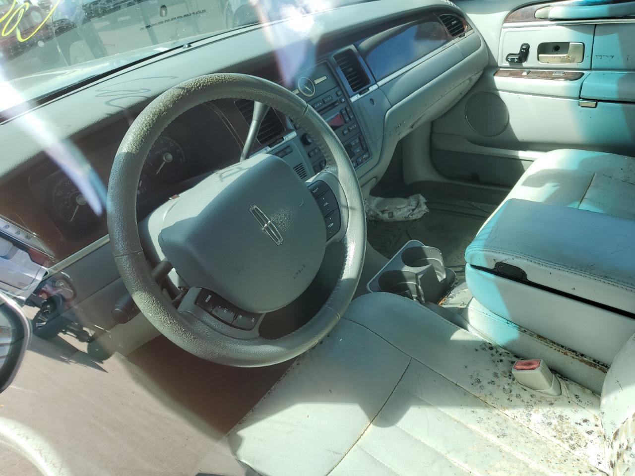 2007 Lincoln Town Car VIN 1LNHM81V07Y609841 Copart auction photo, water/flood damage thumbnail 8