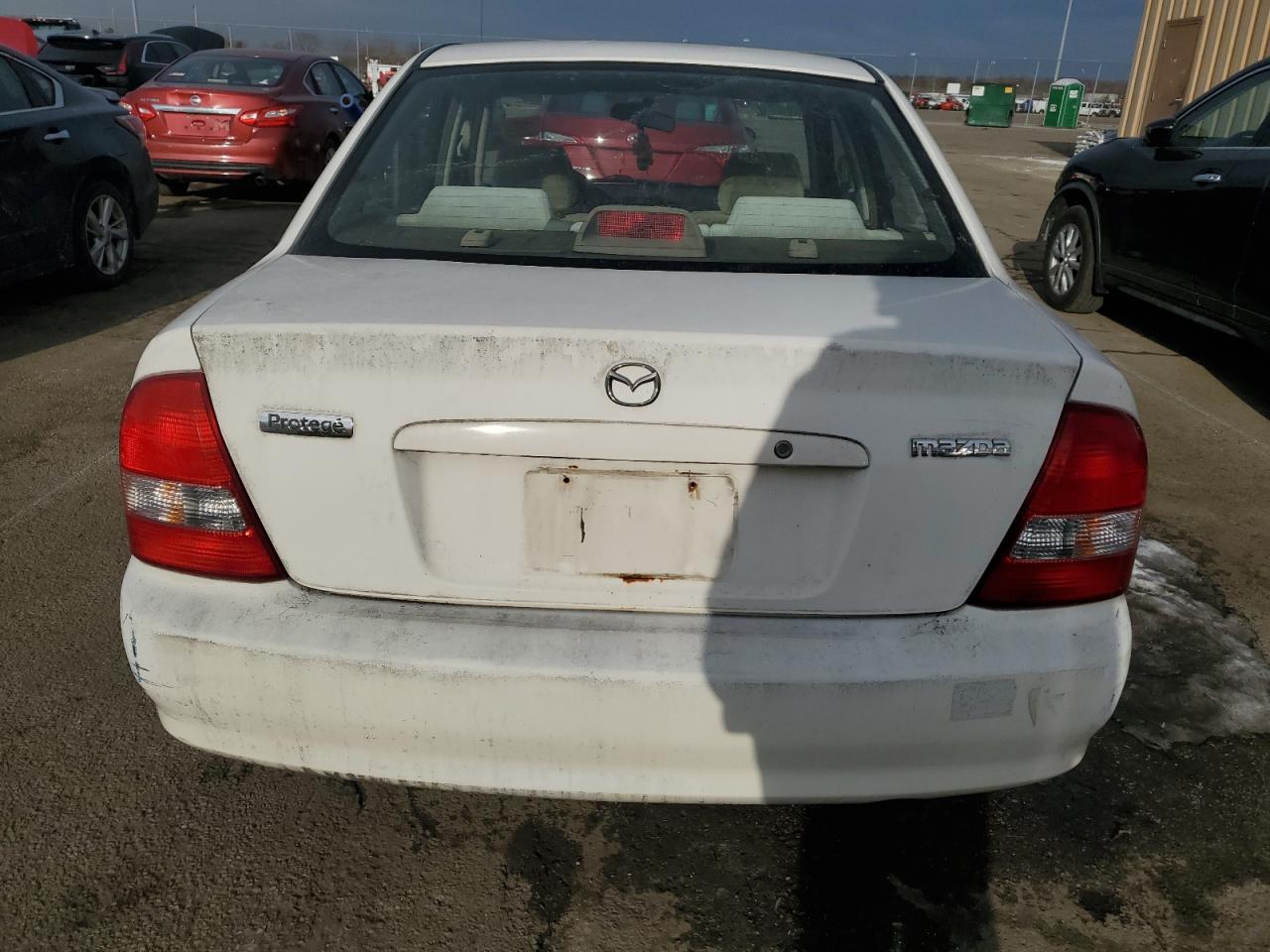 2000 Mazda Protege VIN JM1BJ2221Y0267708 Copart auction photo, side / front end damage thumbnail 6