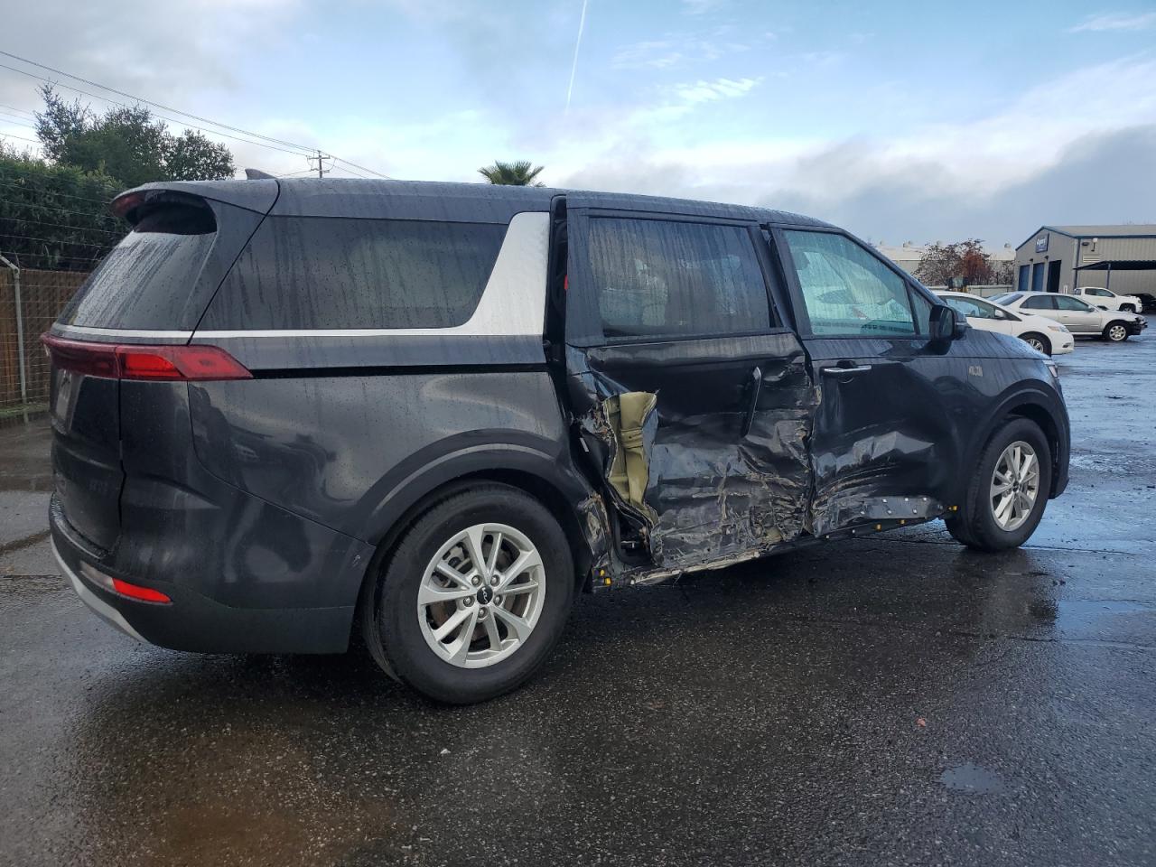 2024 KIA Carnival VIN KNDNB4H30R6330432 Copart auction photo, side damage thumbnail 3