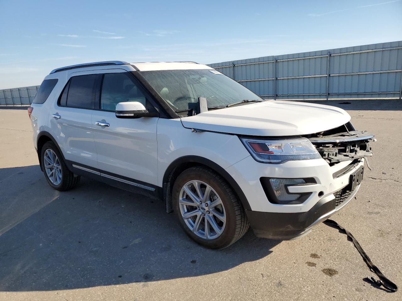 2016 Ford Explorer VIN 1FM5K8F89GGD23908 Copart auction photo, front end / minor dent/scratches damage thumbnail 4