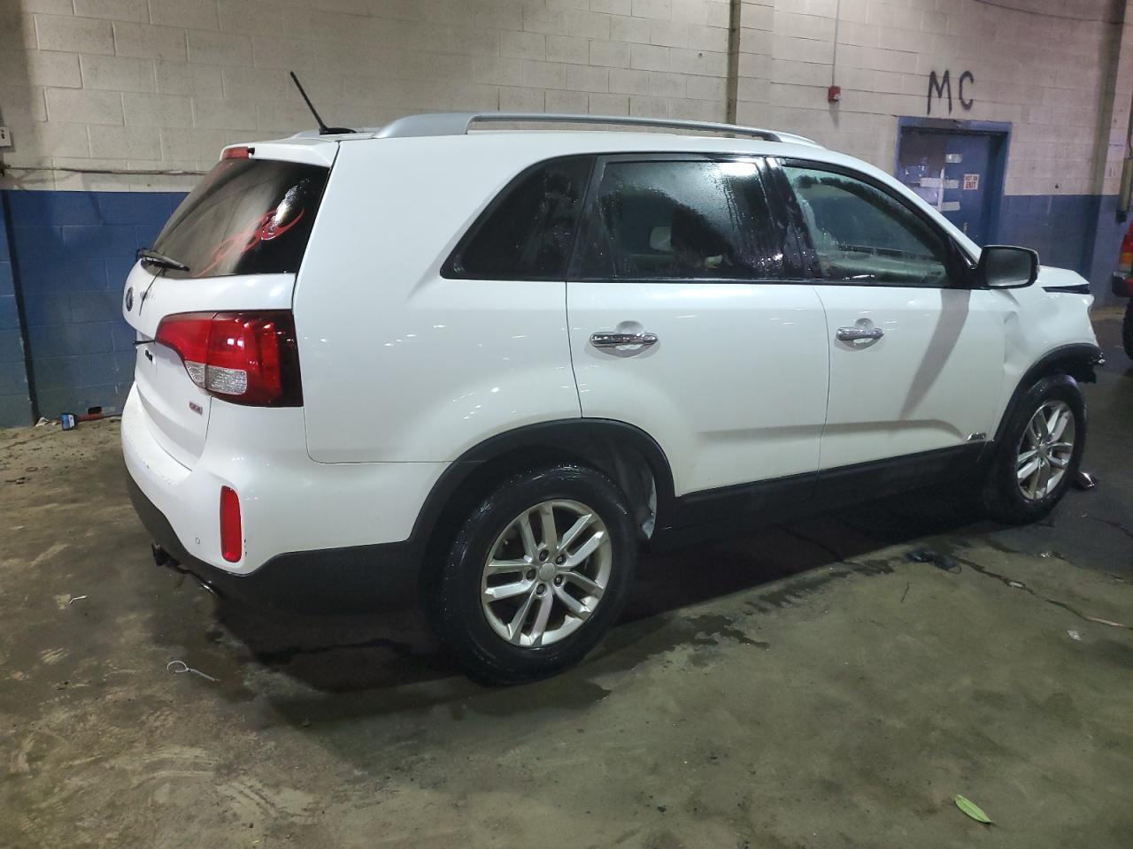 2015 KIA Sorento VIN 5XYKTCA65FG653138 Copart auction photo, front end damage thumbnail 3